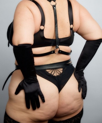 Ол жыныс мүшесін ақырын енгізді